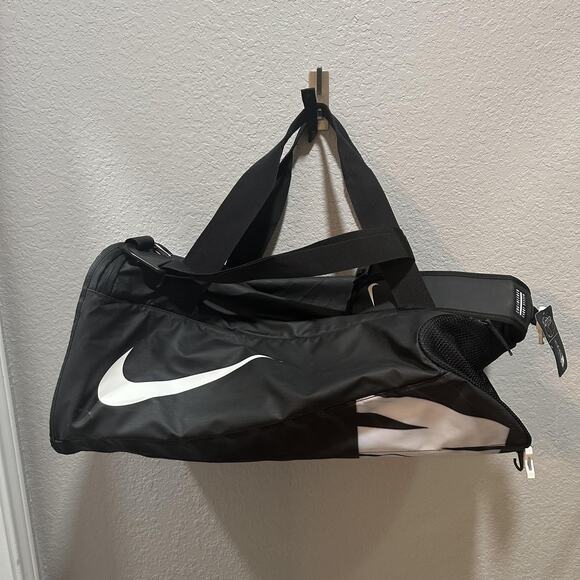 Nike Alpha Training Duffel Bag Crossbody Black Large Carry System New With Tags - Picture 6 of 8